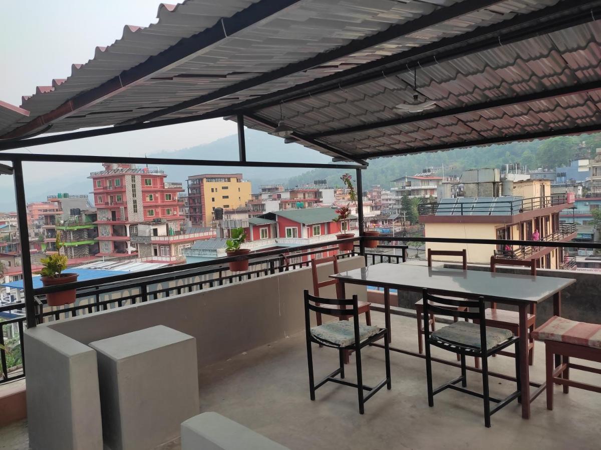 Harry Guest House & Restaurant Pokhara Exterior photo