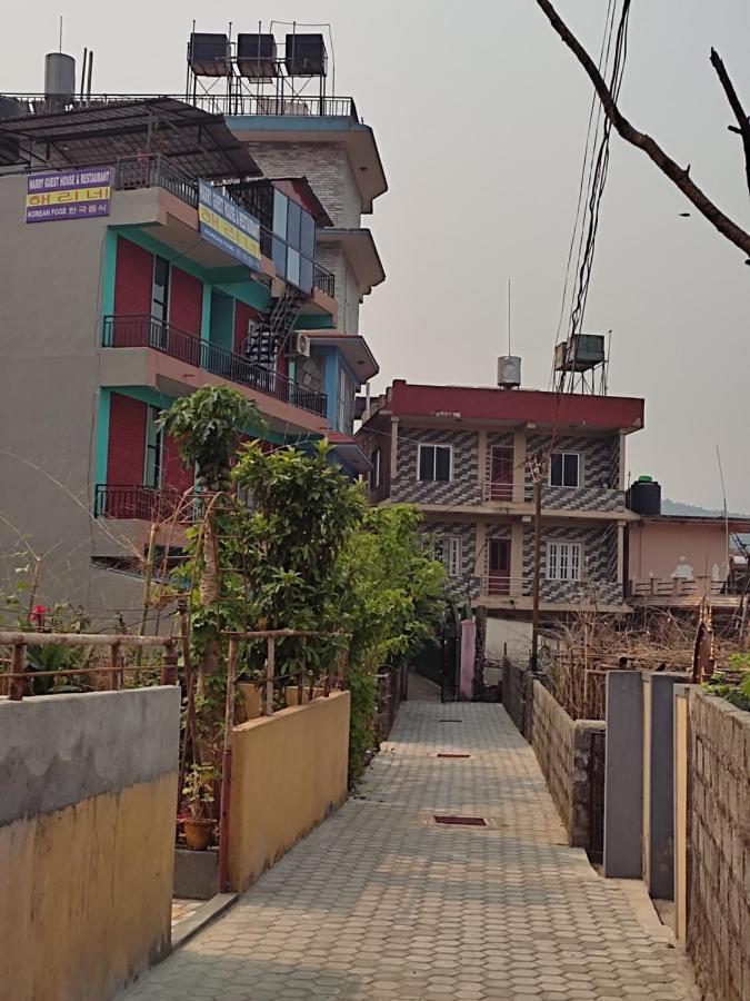 Harry Guest House & Restaurant Pokhara Exterior photo