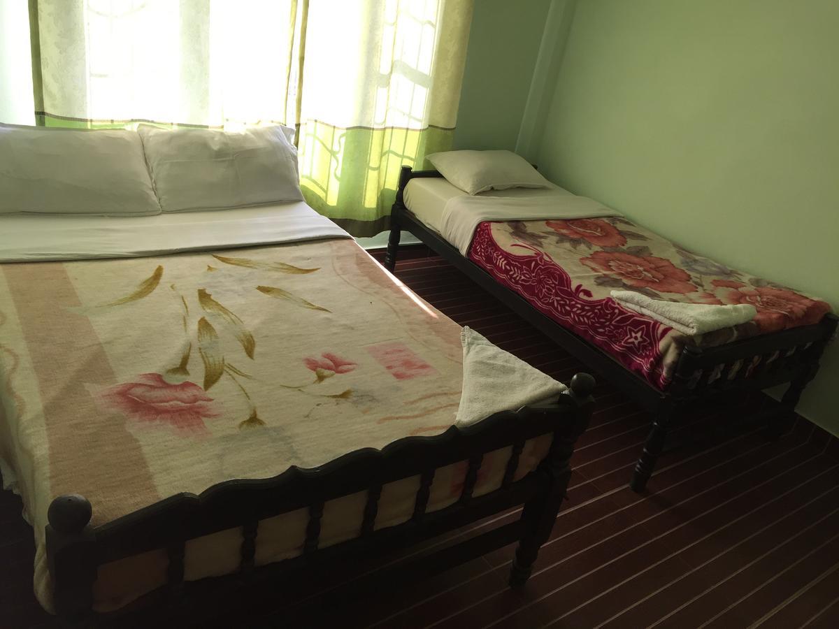 Harry Guest House & Restaurant Pokhara Exterior photo