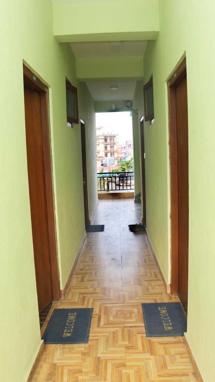Harry Guest House & Restaurant Pokhara Exterior photo