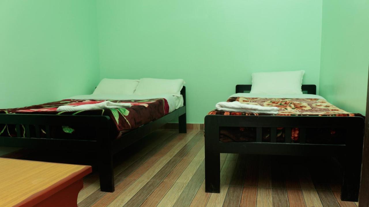Harry Guest House & Restaurant Pokhara Exterior photo