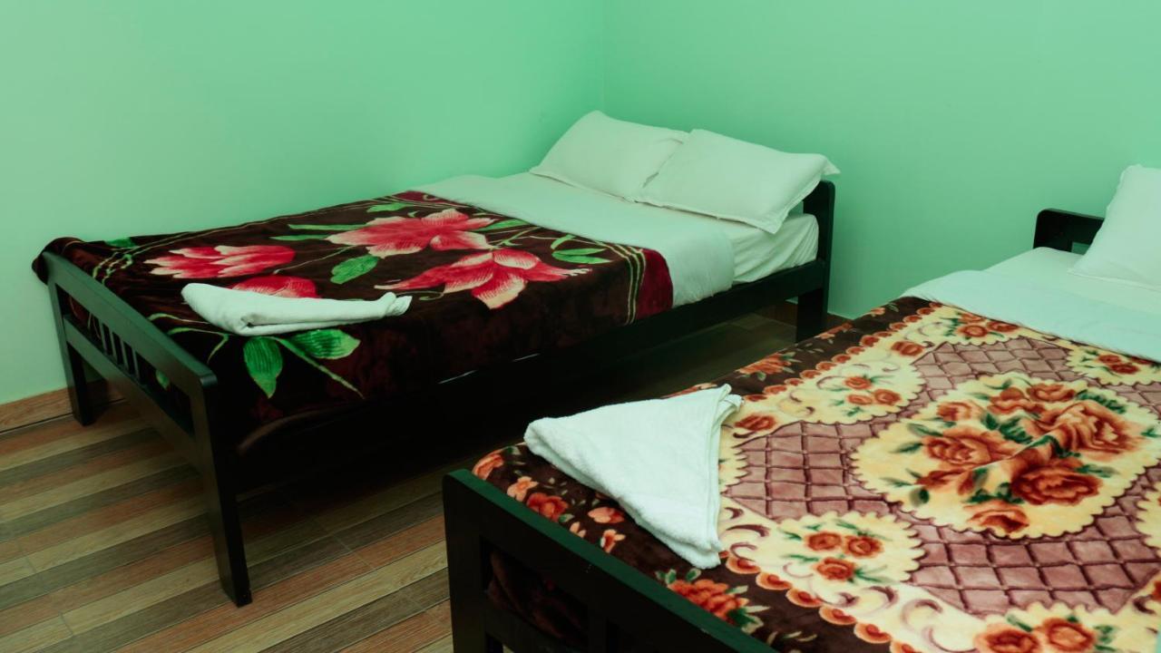 Harry Guest House & Restaurant Pokhara Exterior photo