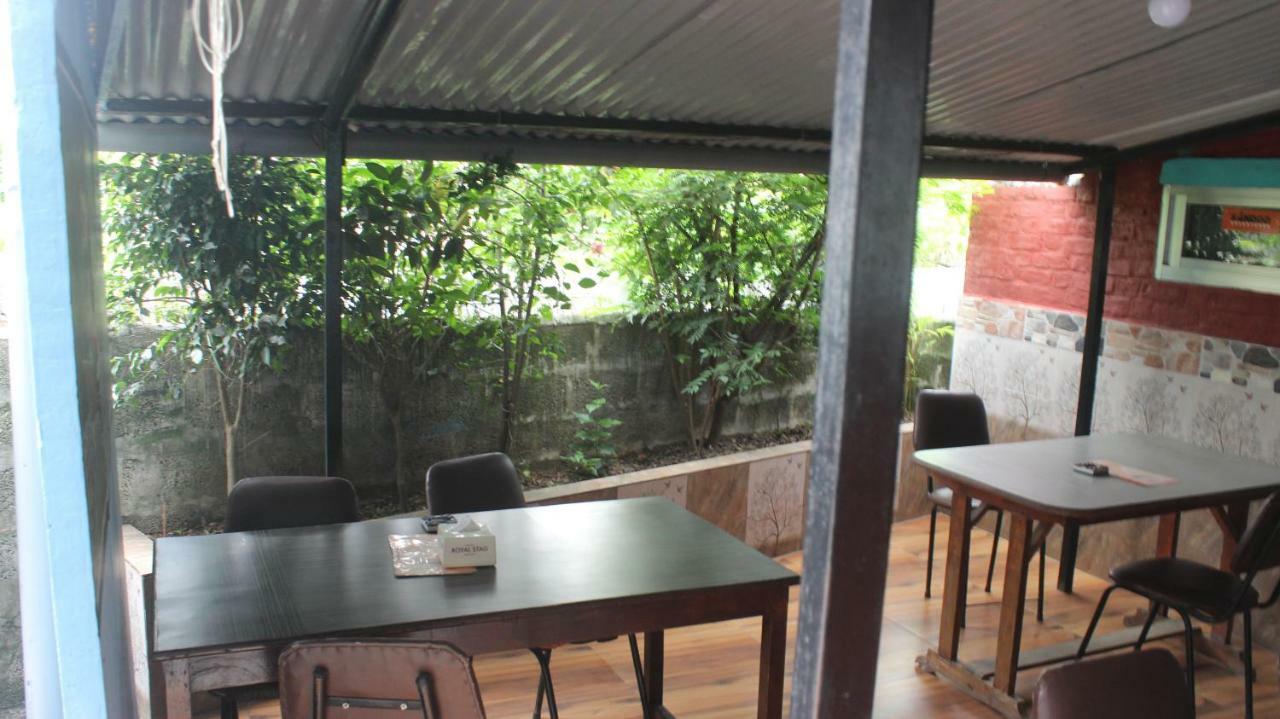 Harry Guest House & Restaurant Pokhara Exterior photo