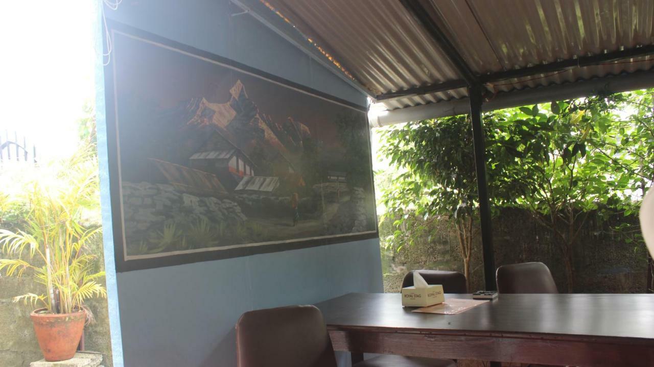 Harry Guest House & Restaurant Pokhara Exterior photo