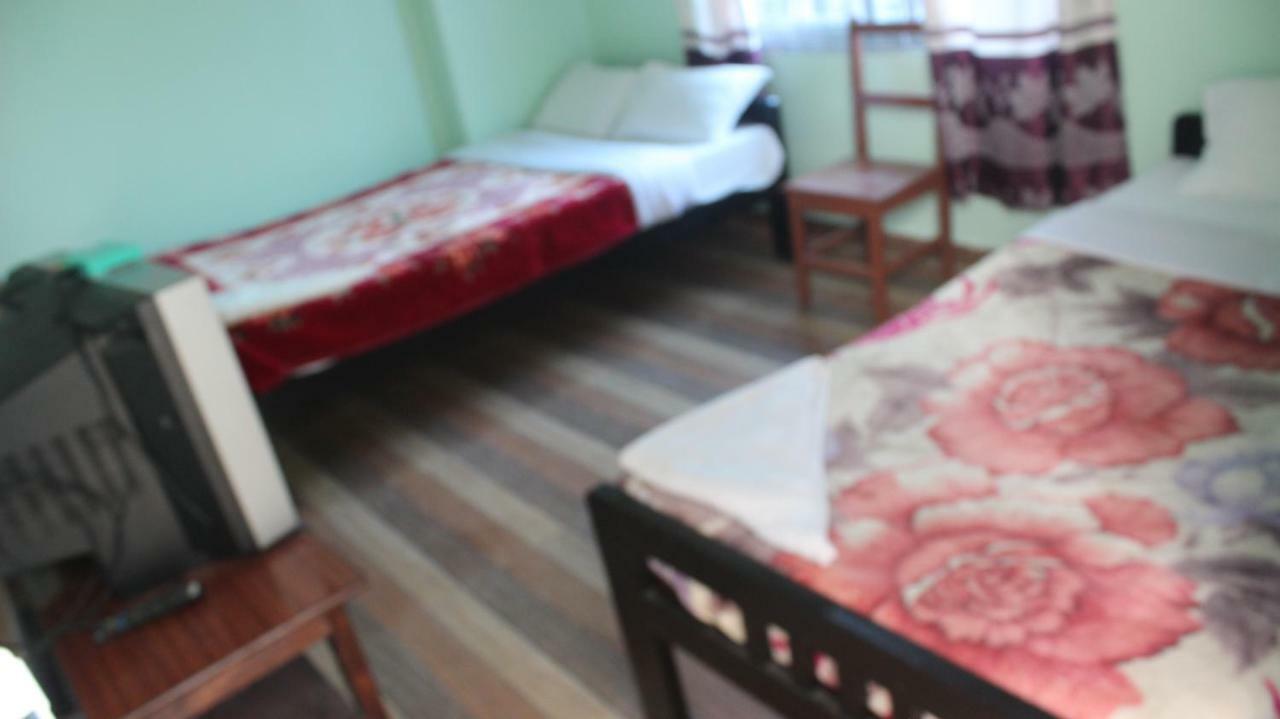 Harry Guest House & Restaurant Pokhara Exterior photo