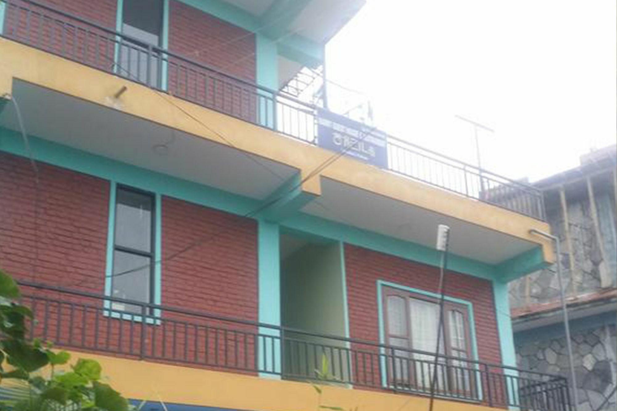 Harry Guest House & Restaurant Pokhara Exterior photo