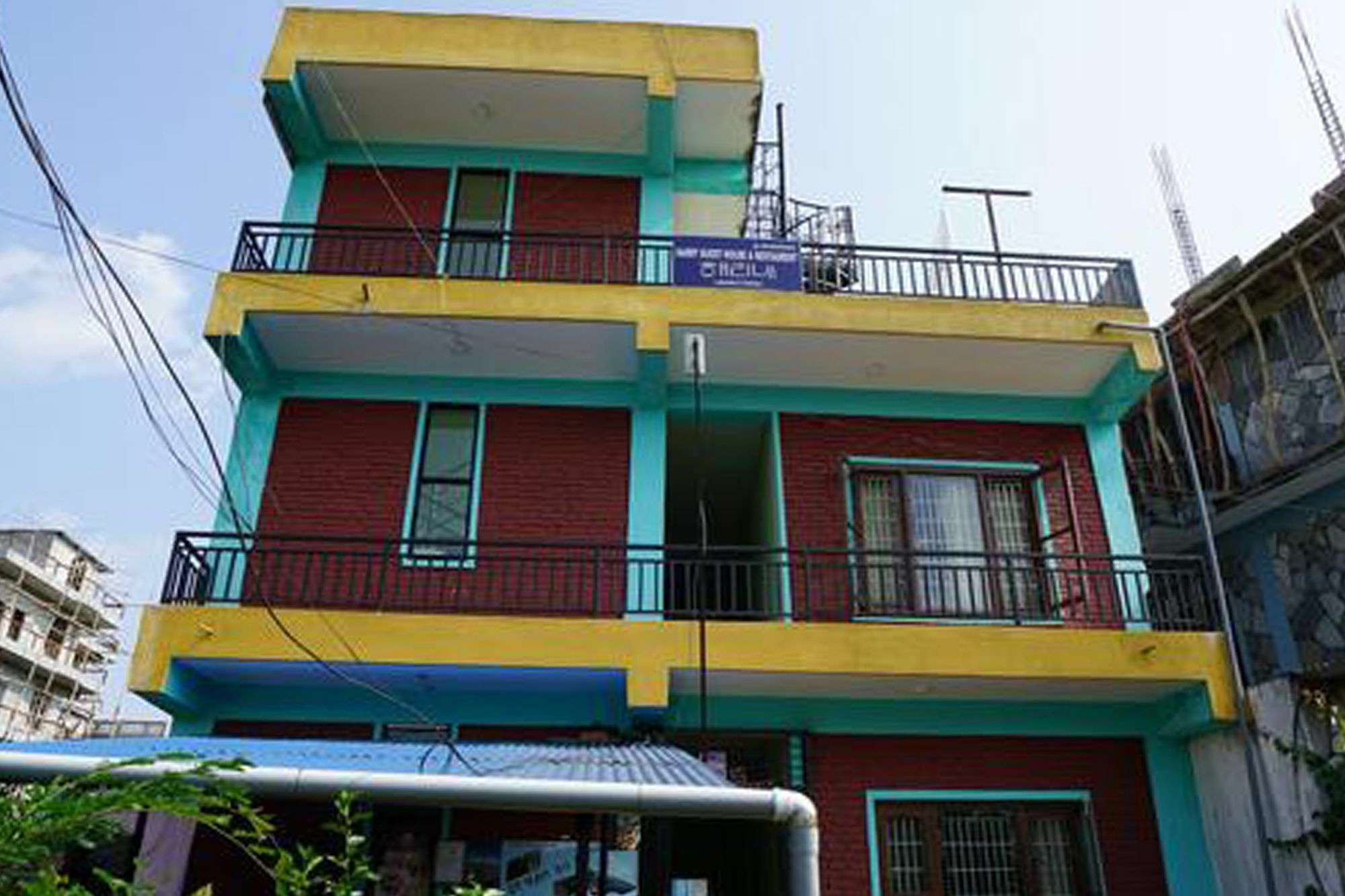 Harry Guest House & Restaurant Pokhara Exterior photo