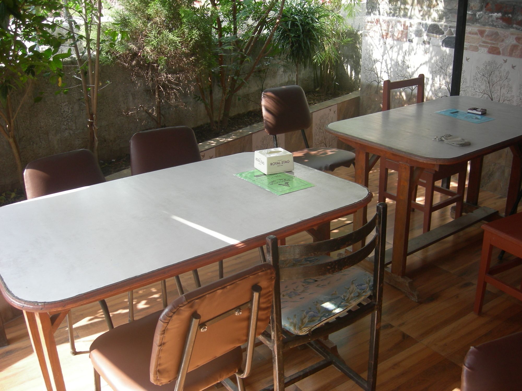 Harry Guest House & Restaurant Pokhara Exterior photo