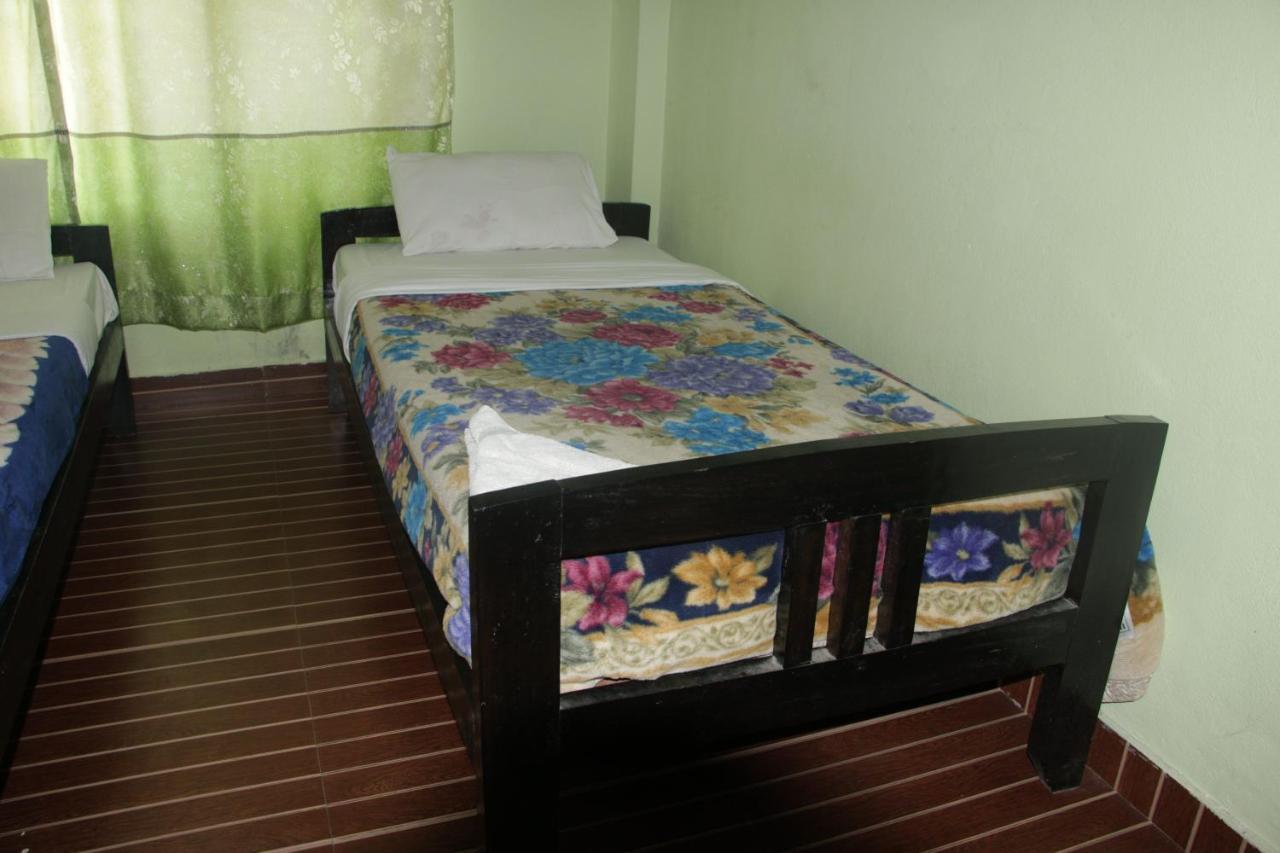 Harry Guest House & Restaurant Pokhara Exterior photo