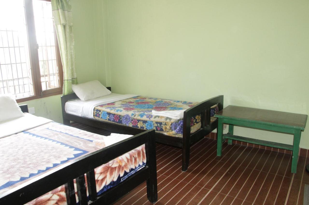 Harry Guest House & Restaurant Pokhara Exterior photo