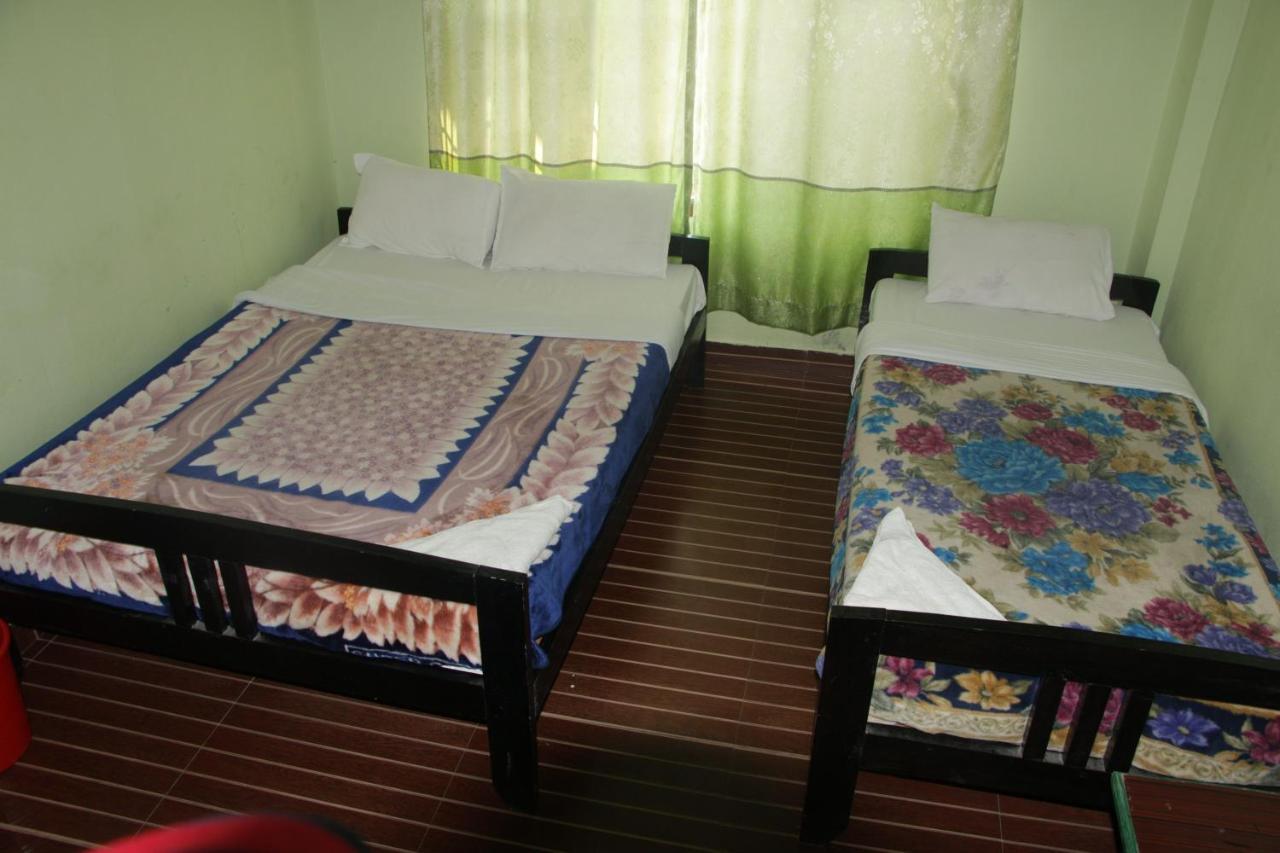 Harry Guest House & Restaurant Pokhara Exterior photo